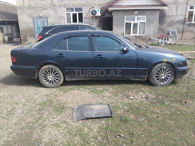 Mercedes E 200 1999, 275,461 km - 2.0 l - Masallı