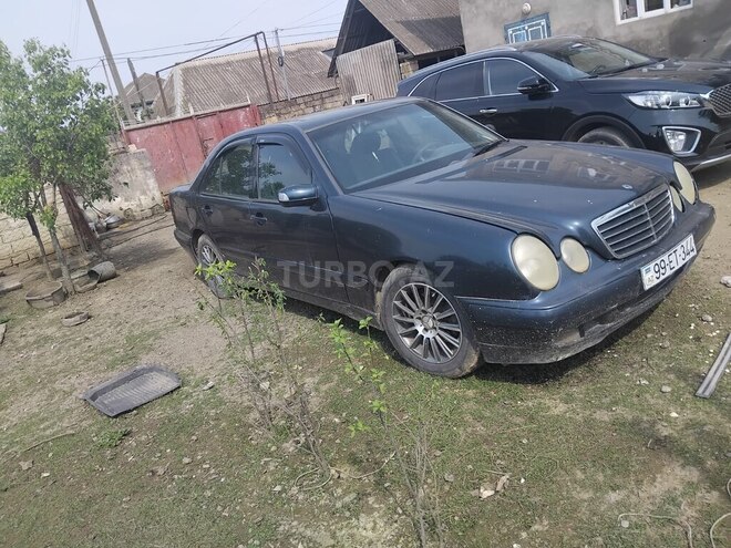 Mercedes E 200 1999, 275,461 km - 2.0 l - Masallı