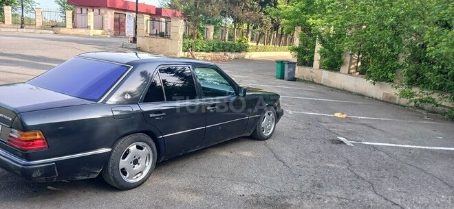 Mercedes E 200 1993, 450,085 km - 2.0 l - Yevlax