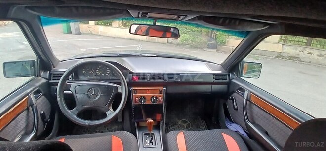 Mercedes E 200 1993, 450,085 km - 2.0 l - Yevlax