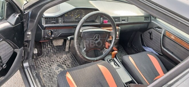 Mercedes E 200 1993, 450,085 km - 2.0 l - Yevlax