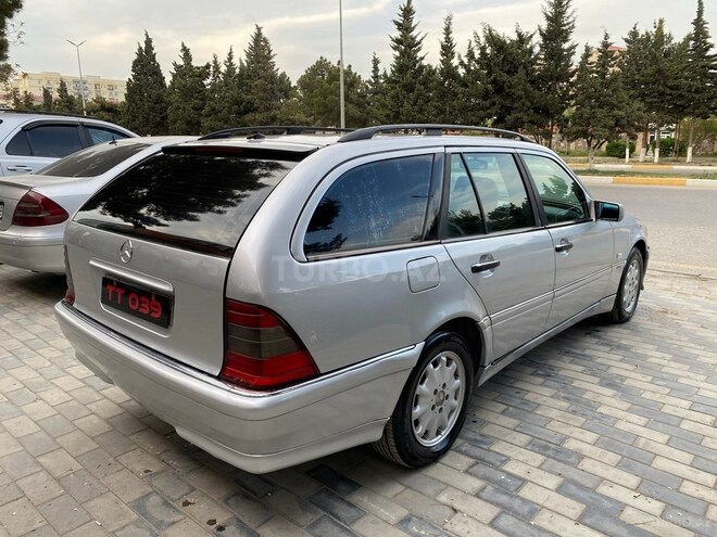 Mercedes C 220 d-12