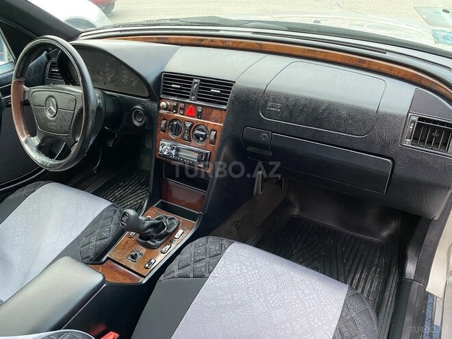 Mercedes C 220 d-17