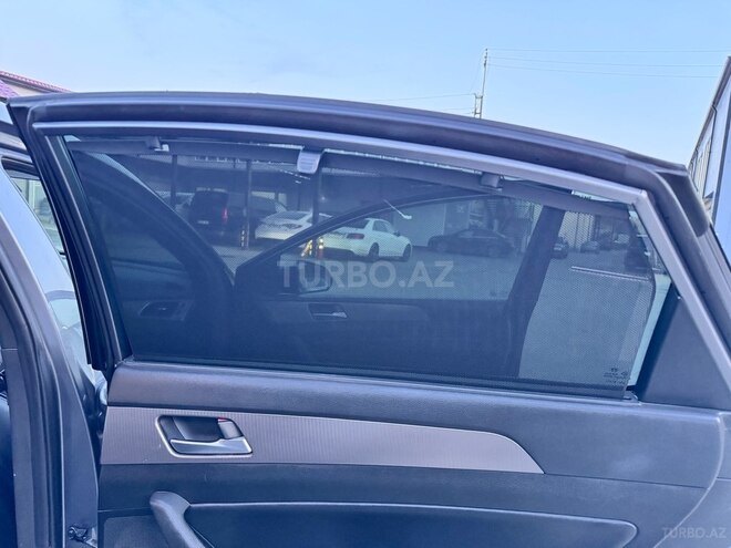 Hyundai Sonata-16
