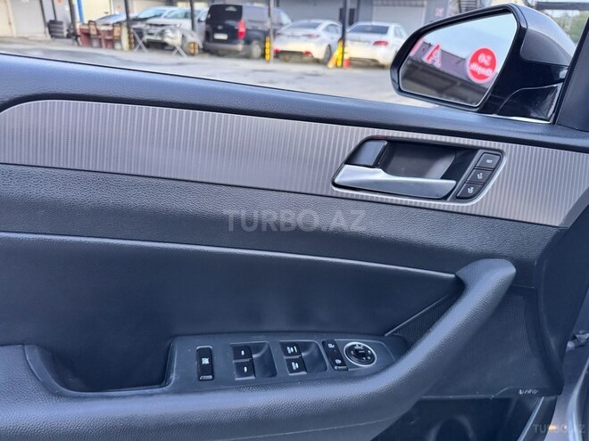 Hyundai Sonata-14