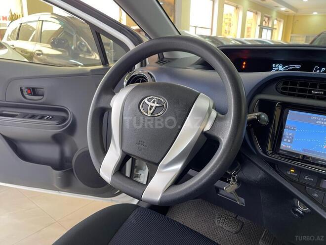 Toyota Aqua-9