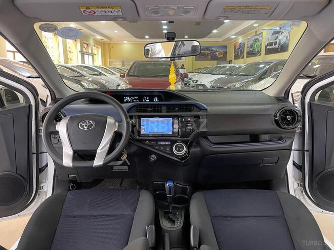 Toyota Aqua-15