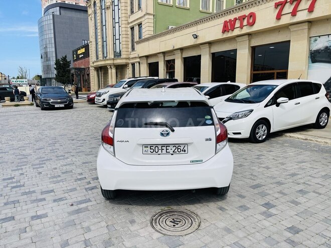 Toyota Aqua-7