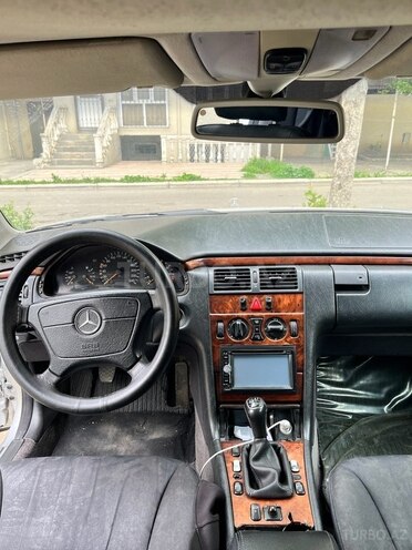 Mercedes E 200 1999, 310,000 km - 2.0 л - Gəncə