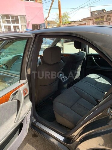 Mercedes E 220 d 2002, 328,000 km - 2.2 l - Bakı