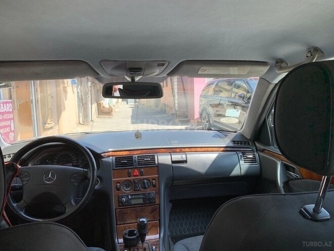 Mercedes E 220 d 2002, 328,000 km - 2.2 l - Bakı
