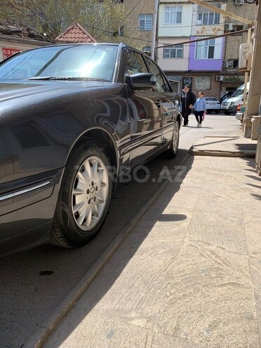 Mercedes E 220 d 2002, 328,000 km - 2.2 l - Bakı