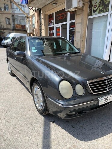 Mercedes E 220 d 2002, 328,000 km - 2.2 l - Bakı