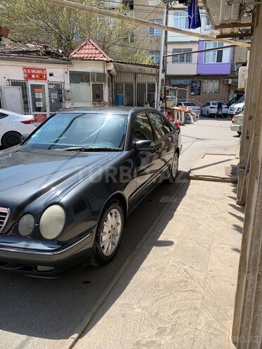 Mercedes E 220 d 2002, 328,000 km - 2.2 l - Bakı