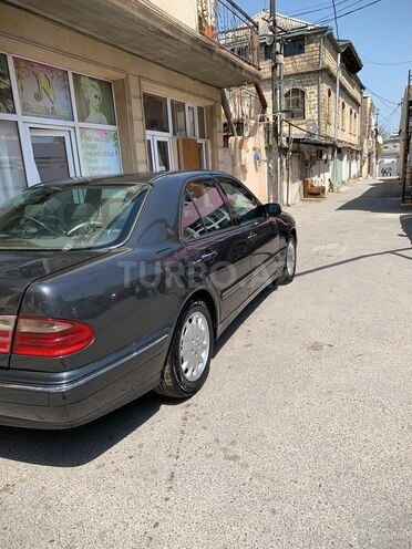 Mercedes E 220 d 2002, 328,000 km - 2.2 l - Bakı