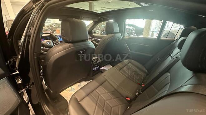BMW i5-17