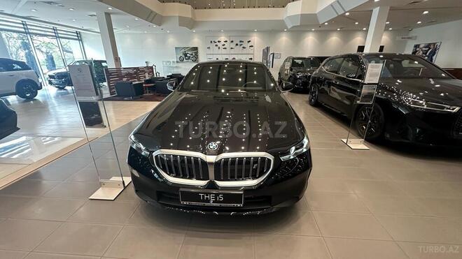 BMW i5-1