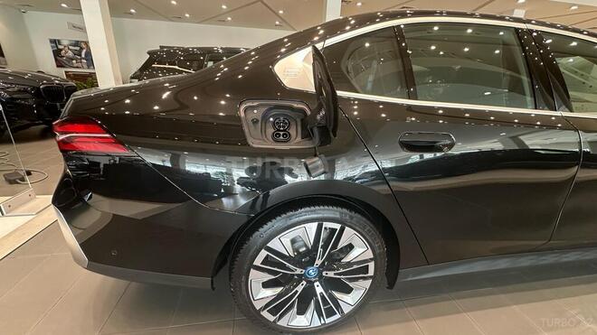 BMW i5-12