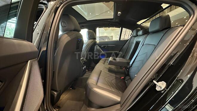 BMW i5-19