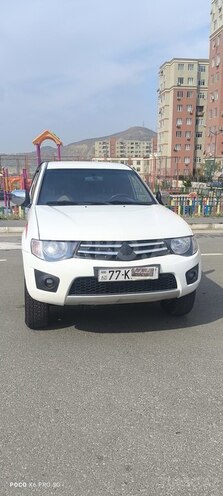 Mitsubishi L200 2015, 234,000 km - 2.5 l - Bakı