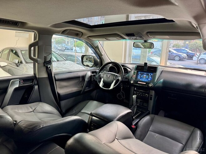 Toyota Land Cruiser Prado-19