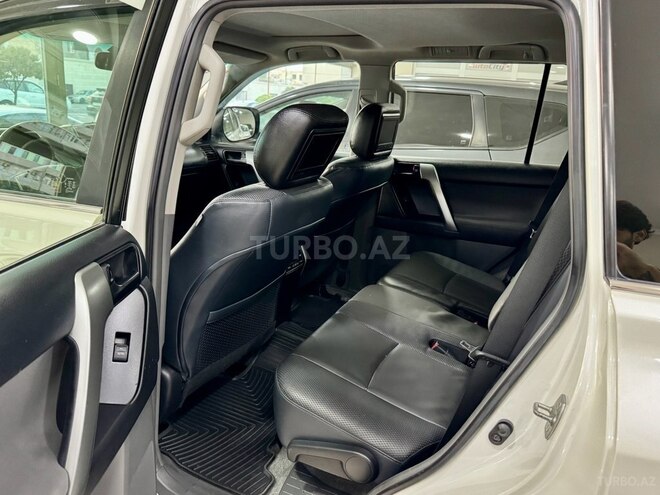 Toyota Land Cruiser Prado-13