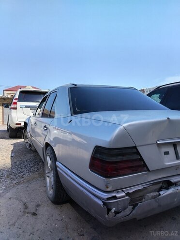 Mercedes E 220 1995, 500,000 km - 2.2 l - Bakı