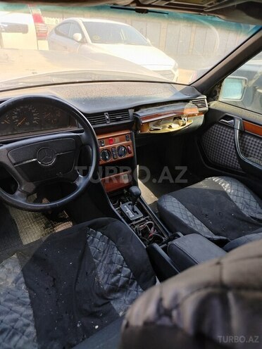 Mercedes E 220 1995, 500,000 km - 2.2 l - Bakı