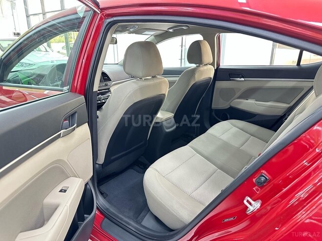 Hyundai Elantra-15