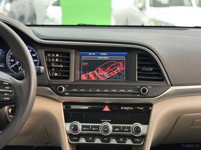 Hyundai Elantra-7