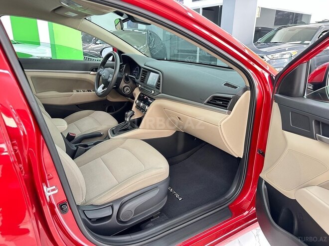Hyundai Elantra-14