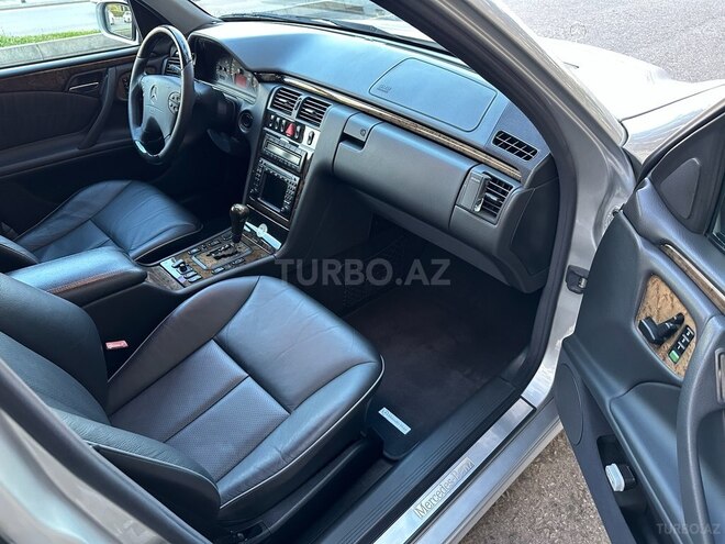 Mercedes E 320 2000, 195,000 km - 3.2 l - Bakı