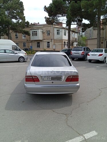 Mercedes E 240 2000, 270,000 km - 2.6 l - Bakı