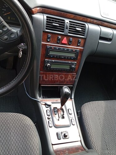 Mercedes E 240 2000, 270,000 km - 2.6 l - Bakı