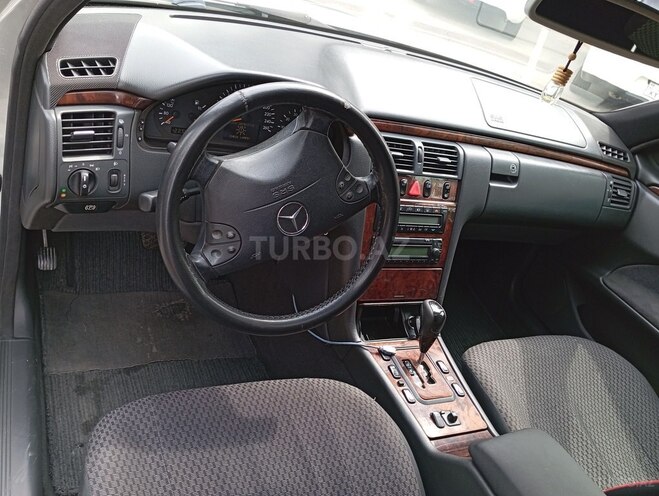 Mercedes E 240 2000, 270,000 km - 2.6 l - Bakı