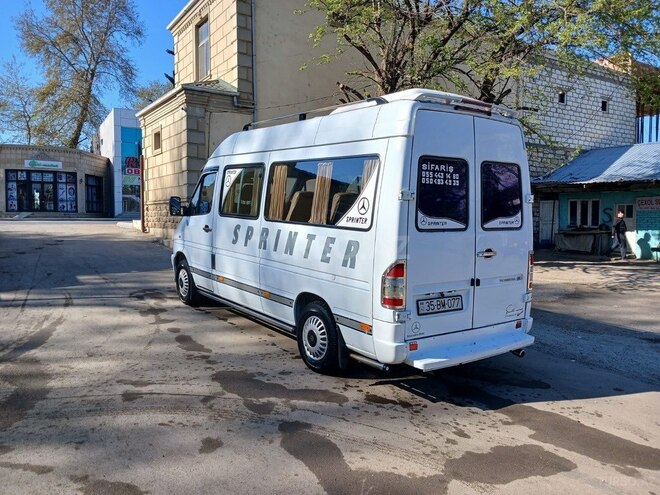 Mercedes 208 D 1995, 250,000 km - 2.9 l - Qazax