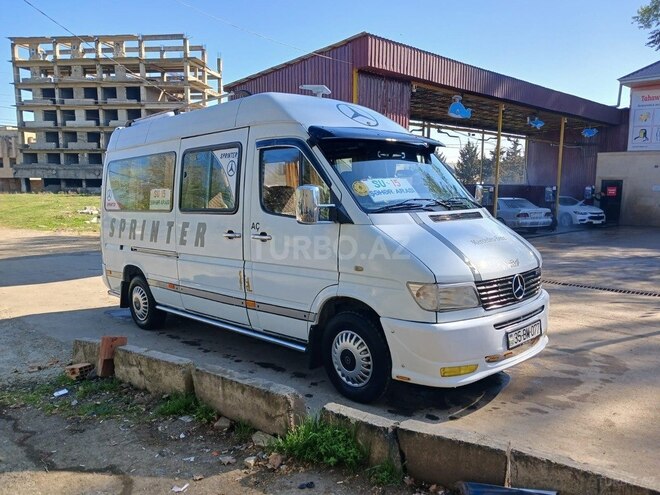 Mercedes 208 D 1995, 250,000 km - 2.9 l - Qazax