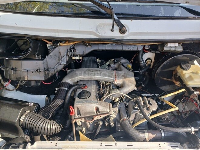 Mercedes 208 D 1995, 250,000 km - 2.9 l - Qazax