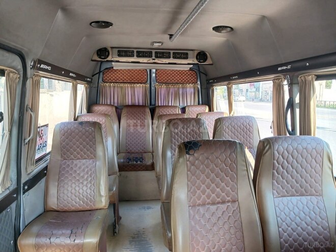 Mercedes 208 D 1995, 250,000 km - 2.9 l - Qazax