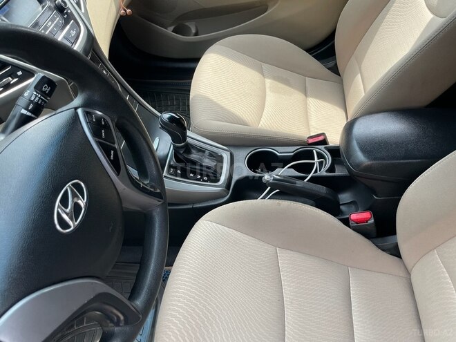 Hyundai Elantra 2015, 180,000 km - 1.8 l - Bakı