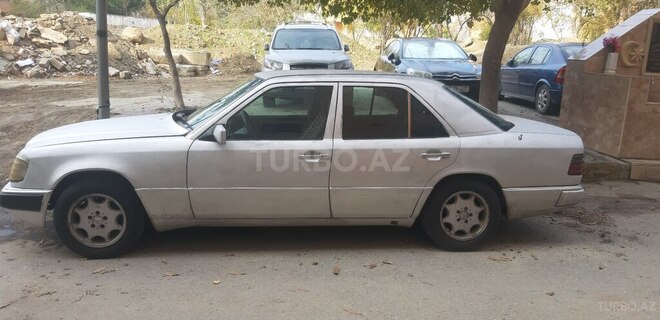 Mercedes E 250 1995, 384,000 km - 2.5 l - Bakı