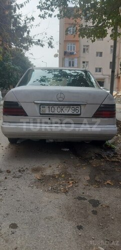 Mercedes E 250 1995, 384,000 km - 2.5 l - Bakı