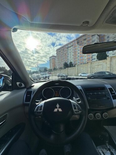 Mitsubishi Outlander 2010, 235,000 km - 3.0 l - Bakı