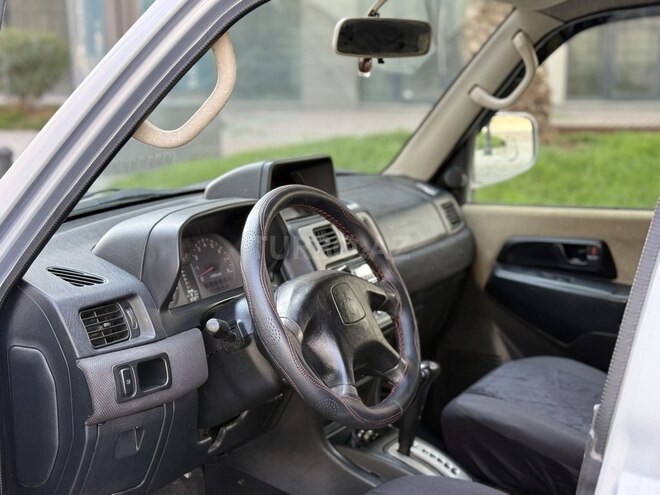 Mitsubishi Pajero io 2003, 298,000 km - 2.0 л - Bakı