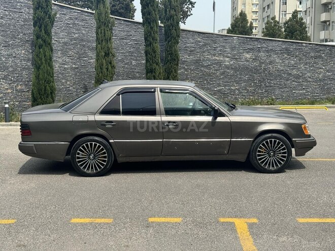 Mercedes E 200 d 1990, 88,000 km - 2.0 l - Bakı