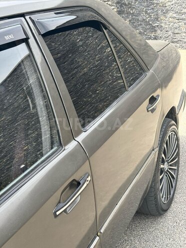 Mercedes E 200 d 1990, 88,000 km - 2.0 l - Bakı