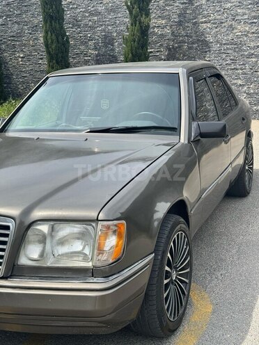 Mercedes E 200 d 1990, 88,000 km - 2.0 l - Bakı