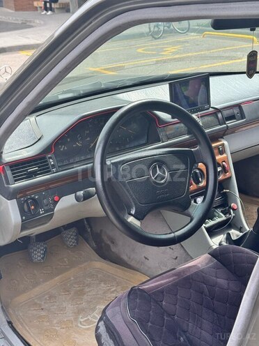 Mercedes E 200 d 1990, 88,000 km - 2.0 l - Bakı