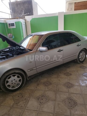 Mercedes E 240 1999, 328,000 km - 2.4 l - Bakı