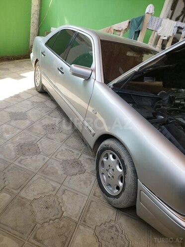 Mercedes E 240 1999, 328,000 km - 2.4 l - Bakı